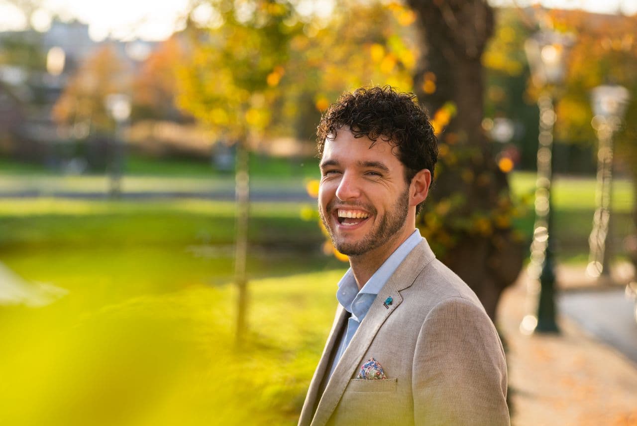 shallow-focus-photo-of-man-in-suit-jacket-